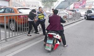 女子自解衣扣污蔑交警非礼 据《温州商报》