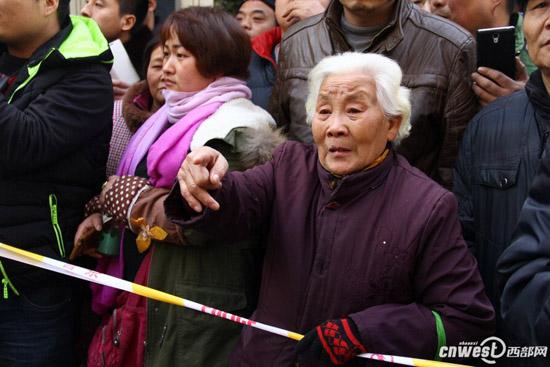 西安女房东带人看房被劫杀 3名嫌犯指认现场被骂