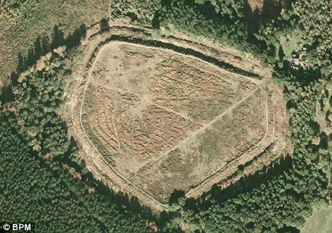 老人偶然发现英国四千年前古遗址 或助考古突破