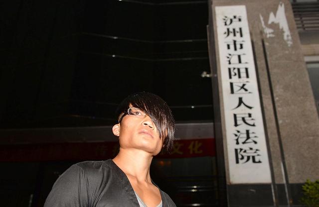 单眼小伙考驾照被拒状告交警队今日开庭