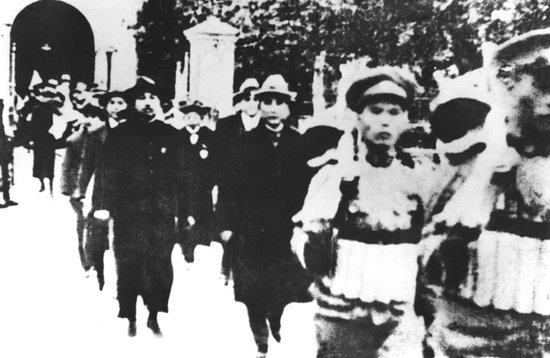 1921年苏联经济e?策_俄罗斯1921年不为人知的惨状