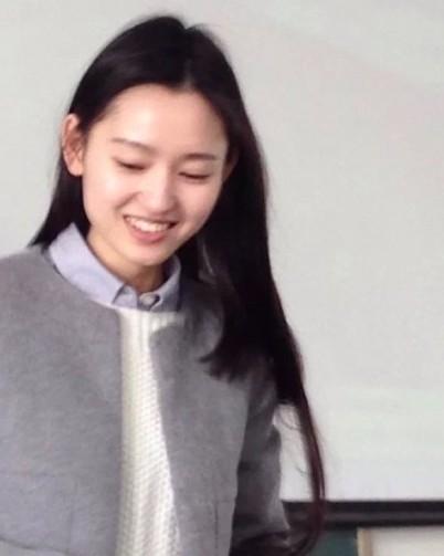 四川最美英语老师走红引围观学校保安“护花”_新闻_腾讯网