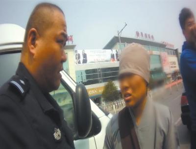假尼姑街头筹“善款”被拘 说不出供哪个菩萨露馅