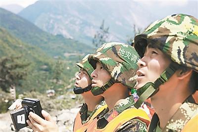 无人机显威救灾战场