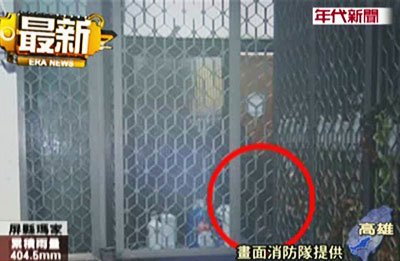 粗心母携女晾衣反锁阳台 曾一度被误认要自杀