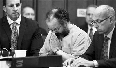 美国囚禁3女性侵10年案嫌犯被判<em>监禁</em>一千年