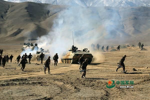 解放军合成营配联合参谋 与特战联训协调地空打击_新闻_腾讯网