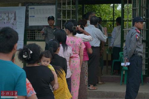缅甸出奇招帮吸毒者戒毒:关在笼子里念圣经
