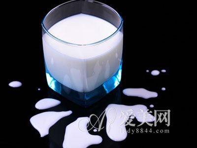 养生须知:奶类不同营养不同 买酸奶最好选原味