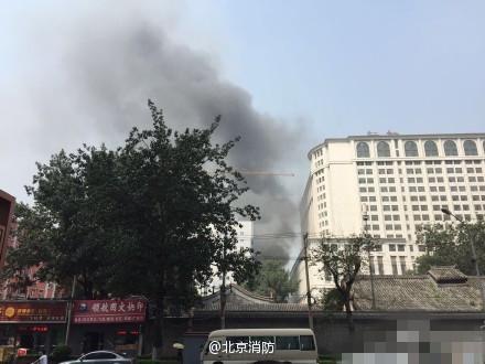 北京东城一彩钢板工棚起火 10人被疏散无人伤亡