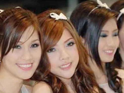 揭秘泰国人妖的悲惨生活!