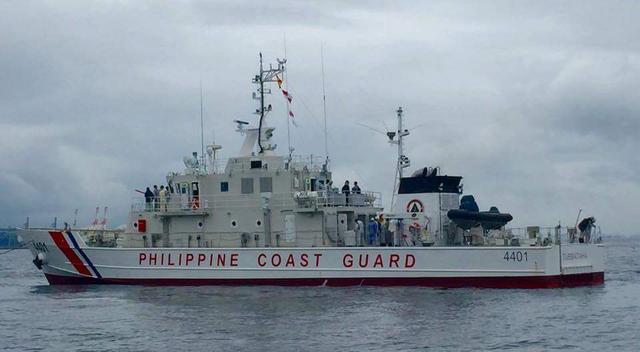 时隔四年 菲律宾2艘巡逻船重返黄岩岛海域巡逻