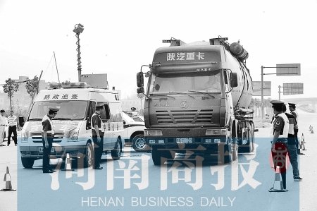 郑州专项治理货车超载：发现1辆扣当地财政3万