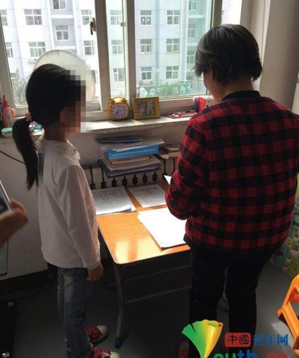 山西省长治市城区太东小学一年级女生小雪 中国青年网 图
