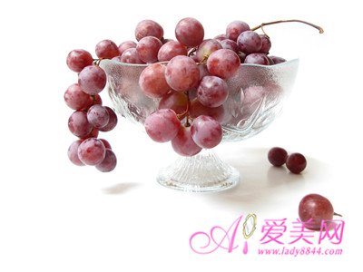葡萄补虚健胃 秋季最适宜吃的7种水果