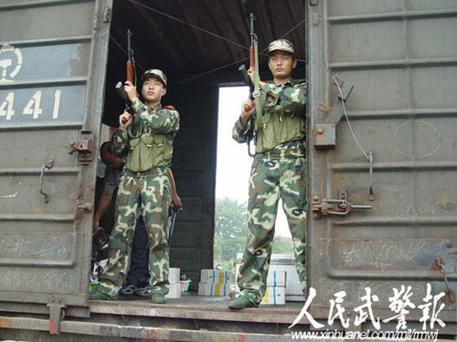 执行武装押运任务的武警战士.图片来源:人民武警报