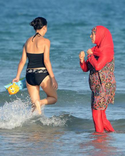 法国6个度假圣地禁穿包裹全身穆斯林泳装