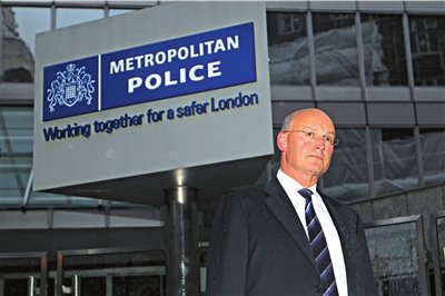 伦敦警察局长因世界新闻报窃听丑闻被迫请辞