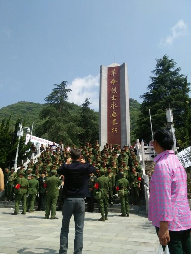 2016年4月30日参战老兵西畴烈士陵园祭奠活动简报