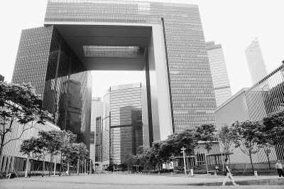 解析香港利益申报制度:官员须上交超400元礼物
