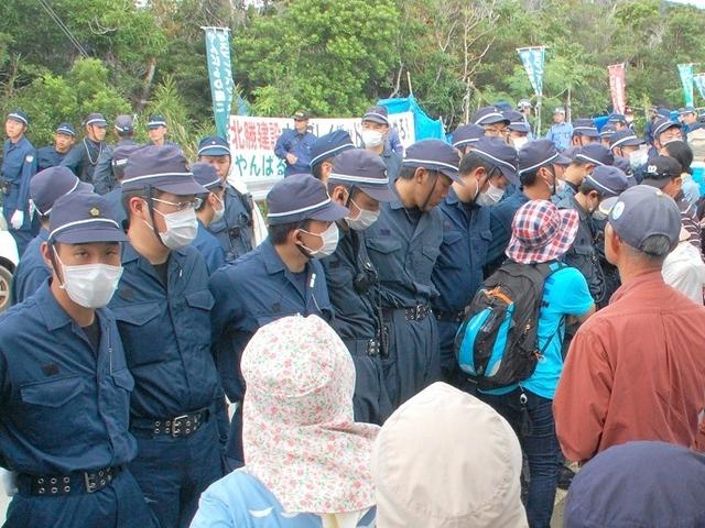 冲绳民众抗议驻日美军 日本警察竟大骂：闭嘴支那人！