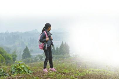 留守女孩劝爸爸别离婚续:当地政府介入帮扶