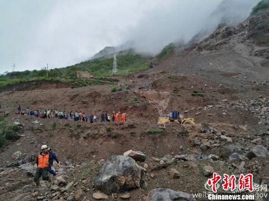 暴雨致云南丽宁公路塌方封闭 虎跳峡景区暂停营业