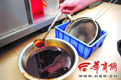 西安秦百年火锅店泔水滤油 第2天上桌重复用