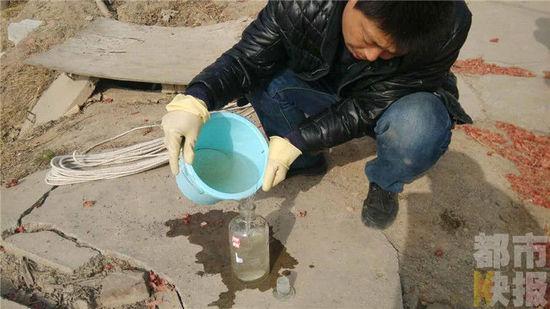 临潼代张杨村村民家中水井打出汽油。