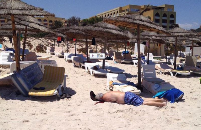 突尼斯一酒店遭袭：2名枪手沙滩扫射游客致27死