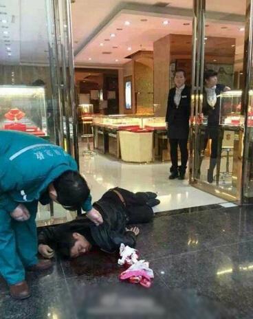河南发生持枪抢劫珠宝店案 1名保安被枪杀(图)