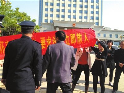 河南死刑保证书案嫌犯被关12年后无罪释放