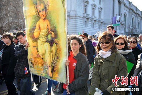 当地时间1月21日，数万人参加在美国旧金山举行的第八届反堕胎大游行，当天的活动命名为“为生命步行”。中新社发 陈钢 摄
