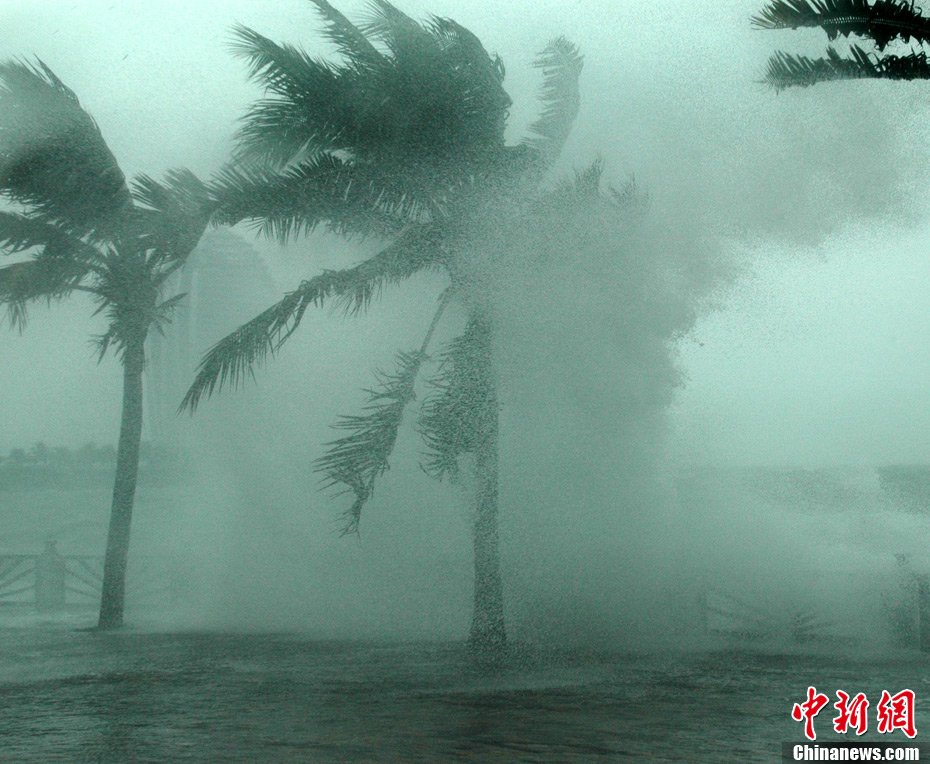 组图:强台风纳沙登陆海南