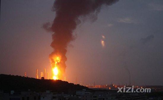 大亚湾石化区油库发生爆炸 大火已被扑灭(图)