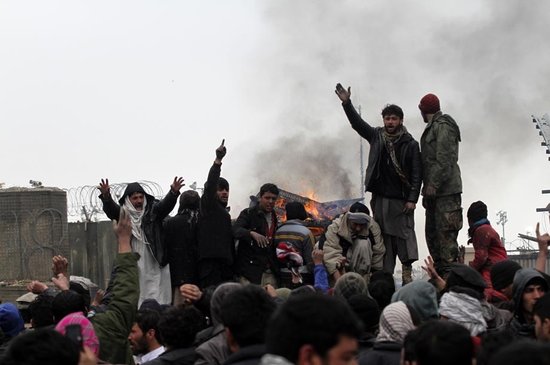上千阿富汗民众抗议美军亵渎古兰经 美防长道
