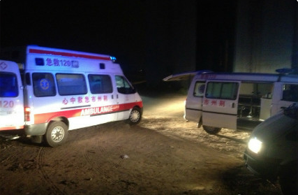 湖北一载22人卧铺客车长江大桥坠落 12人获救