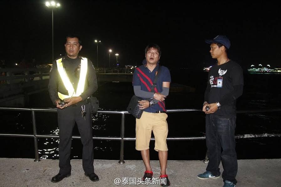 泰国导游打伤中国游客后对镜头拍照卖萌 (组图)