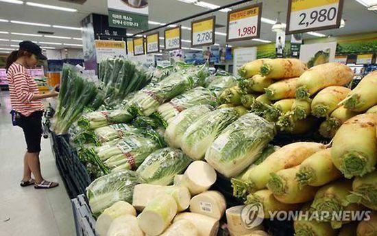 韩国干旱严重致菜价暴涨 一棵白菜涨到13元