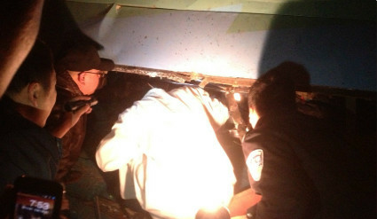 湖北一载22人卧铺客车长江大桥坠落 12人获救