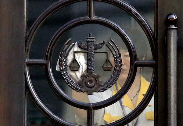 男子涉轮奸自首3年未被收押 或存司法腐败黑幕