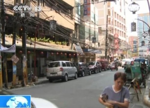 马尼拉的唐人街,当地民众对游行活动不满(视频截图)