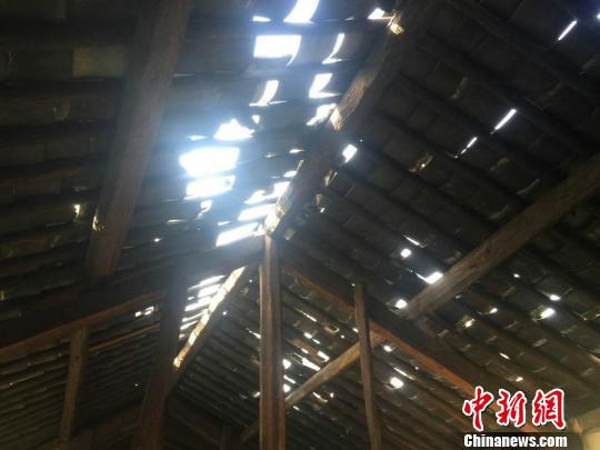 云南香格里拉4.7级地震续:震中民房受损严重