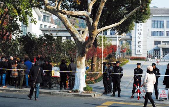 郭正钢妻子请人给老爷子测字:吉人天相 没事