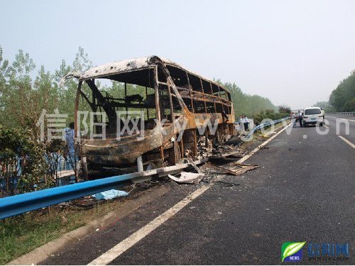 7月22日凌晨京港澳(g4)高速公路发生一起重大交通事故,事发地点为信阳