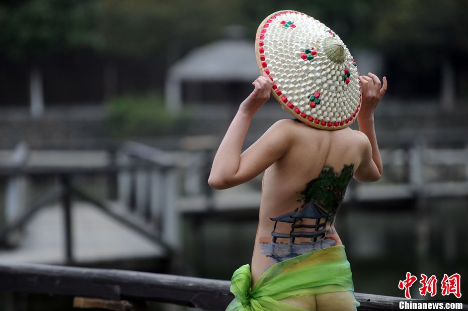 高清:人体彩绘惊艳安徽恩龙旅游景区