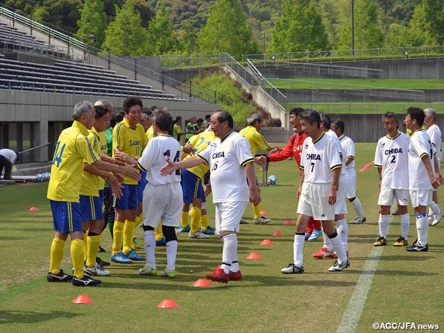 日本举行60岁以上老人足球赛 国足惨被网友调