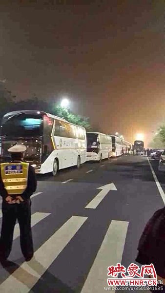 大批警力包围<em>郑州</em>夜总会皇家一号 带走多人_