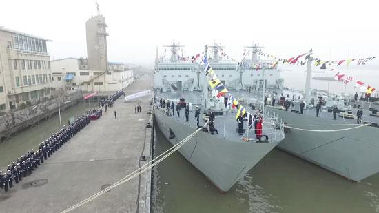 海军三艘新型两栖坦克登陆舰同时入列