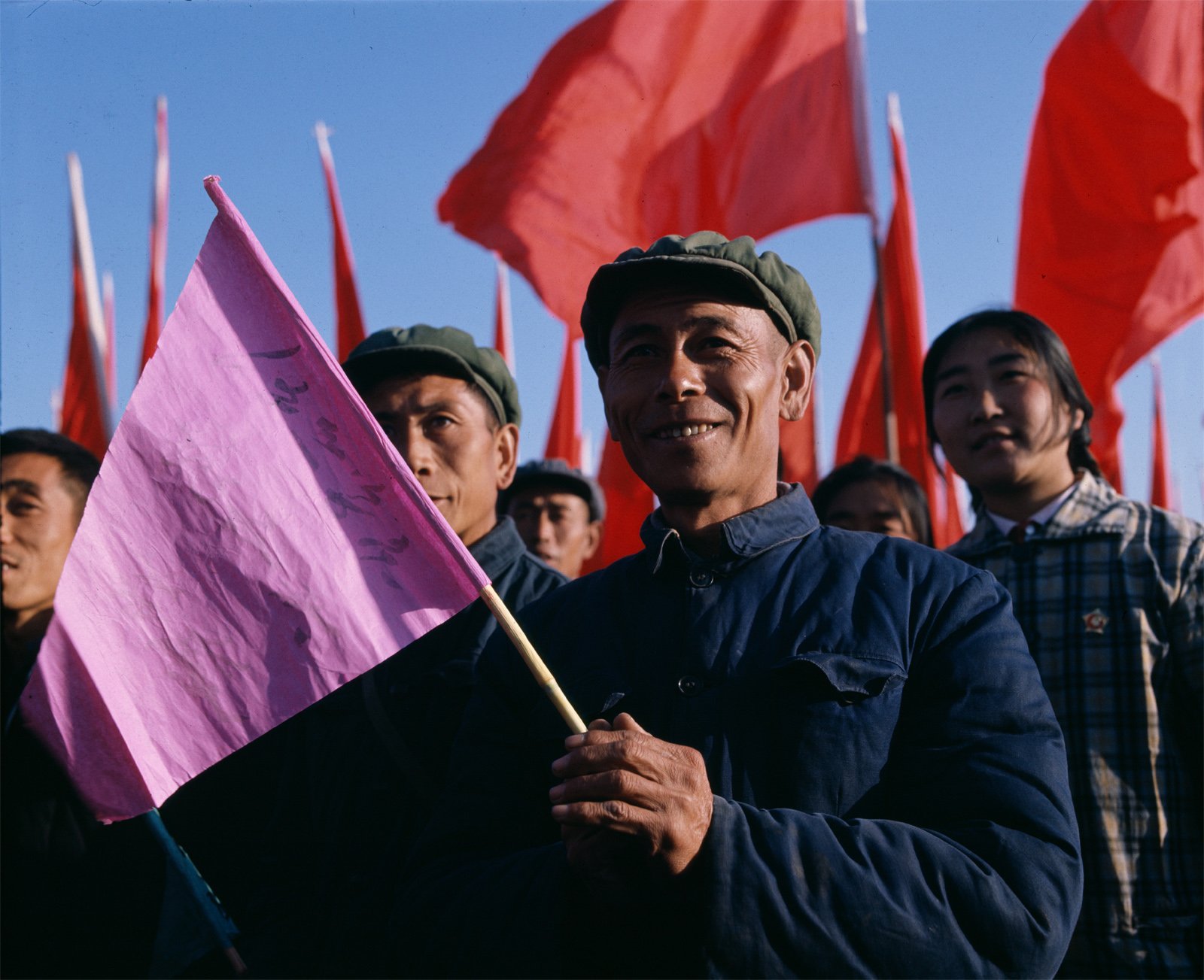 打倒四人帮胜利大会上,北京郊区的农民。 打倒四人帮胜利大会上,北京郊区的农民。